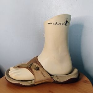 Merrell Women's Size 9 Tan Color Slip on Performance Sandals Sports Strappy